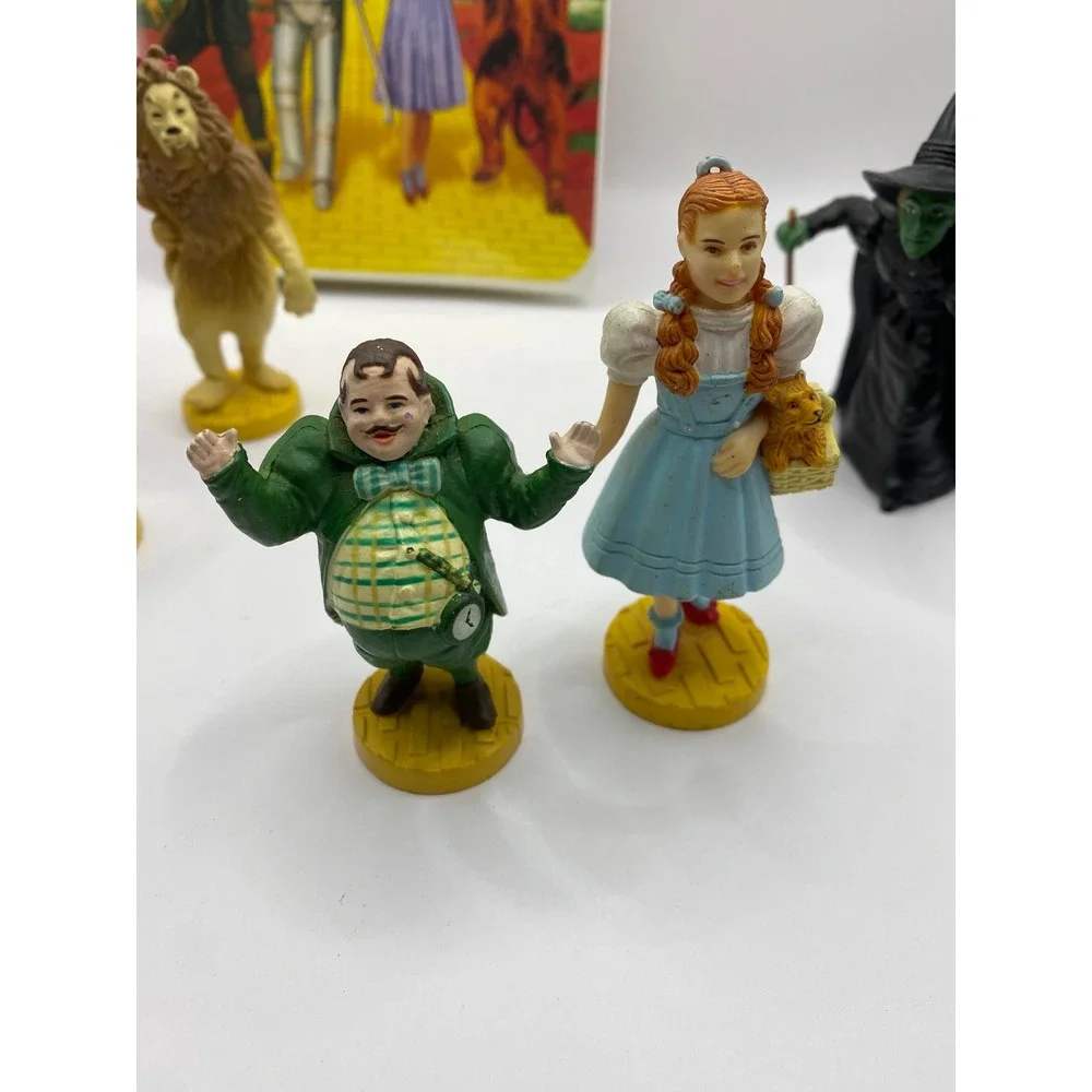 Vintage Wizard of Oz VHS Tape‎ Figurine Set Dorothy Tin Man Scarecrow & More